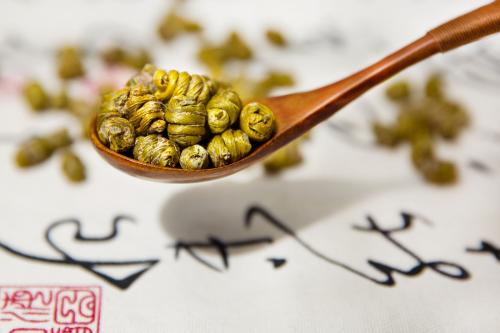 石斛市场乱象丛生 第三产业亟待发展